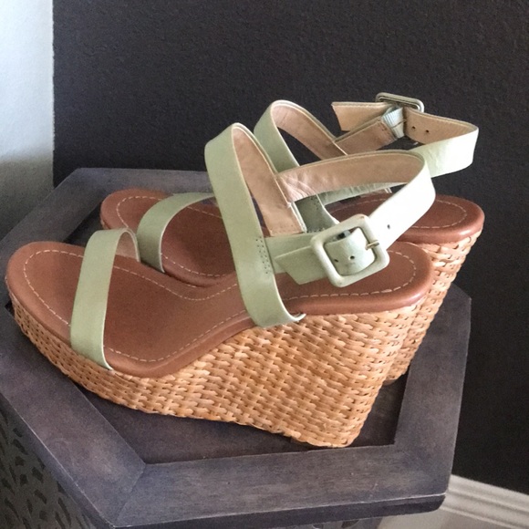 🔥1 hr sale - Kate Spade, wedge heels, light olive green, beautiful for fall - Picture 6 of 9
